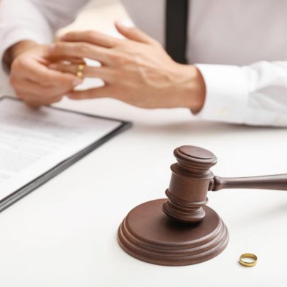How the Right Divorce Lawyer Can Help in Your Case