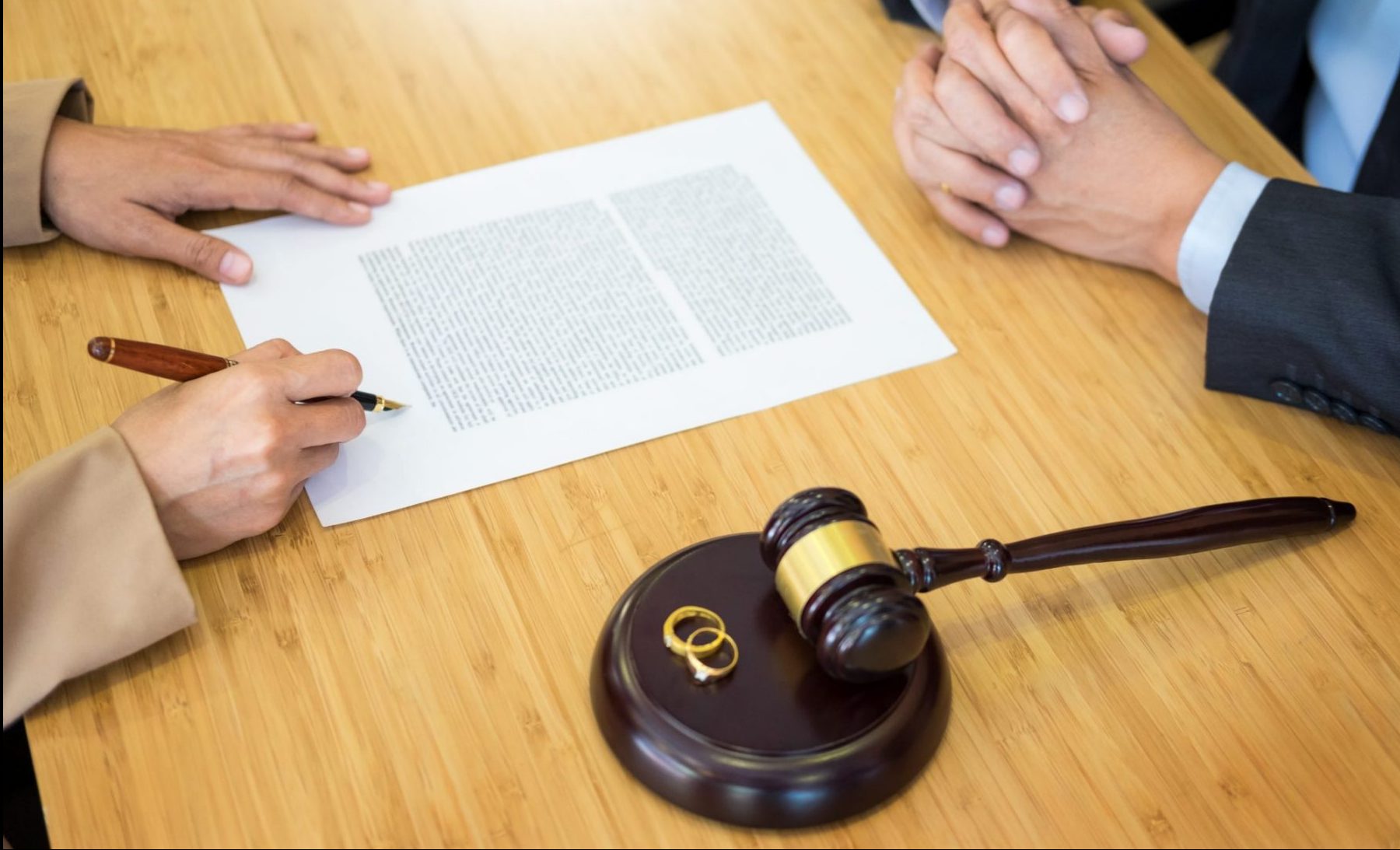 Important Questions to Ask a Divorce Lawyer at Your Initial Meeting