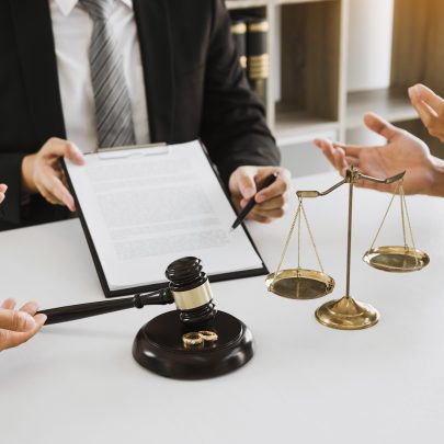 ¿Importa quién solicita el divorcio primero en Illinois?